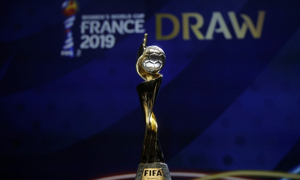 Foto da taça da Copa do Mundo Feminina