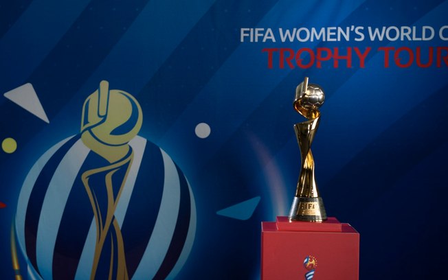 Foto do troféu da Copa do Mundo de Futebol Feminino