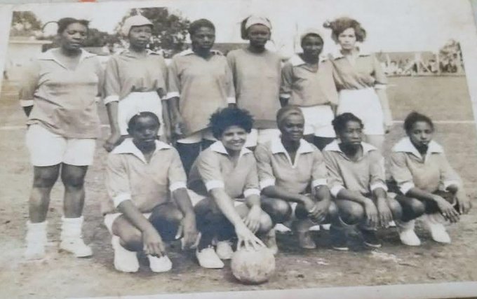 Futebol feminino: o primeiro jogo oficial da história :: Histórias do  futebol 