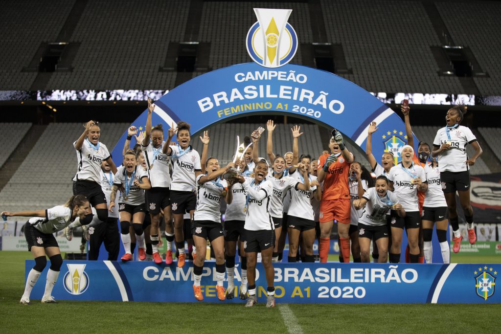Corinthians é bi-campeão brasileiro em final histórica